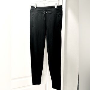Lululemon Ribbed Black Jogger Size 4
